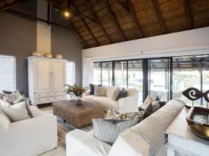 Canal Guest House - Waterfront Boutique B&B