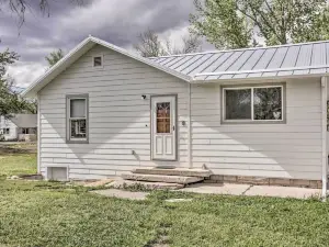 Lovely Thermopolis Home < 3 Mi to Hot Springs