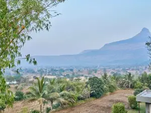 SaffronStays Zen, Igatpuri - lake-view villa with indoor and outdoor games