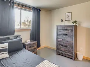 Lake Days, Trails & More! Updated Apt in Mineville