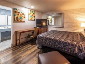 Hitching Post Studios Inn