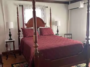 629 on Main Rental B Upstairs<br>