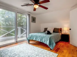 'La Massaria' Country Chalet w/ Fall Foliage Views