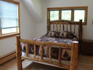 Timber Frame House overlooking Lake Superior, 20 miles from downtown Duluth