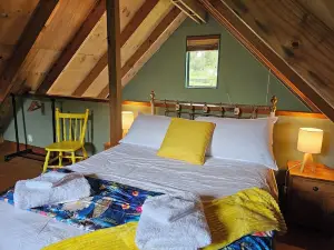 Retreat into nature, in rural Ngaruawahia.Relax in the outdoor bath.