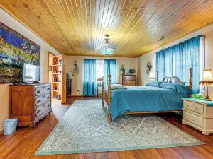 Secluded, Waterfront Home w/ Patio in Craigville!