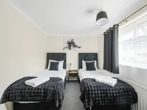 The Ipswich Snug Spacious 3BR Retreat FREE Parking