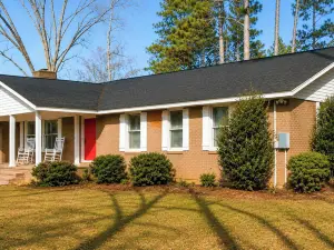 Pond-View, Fishing, BBQ, Fireplace, and More