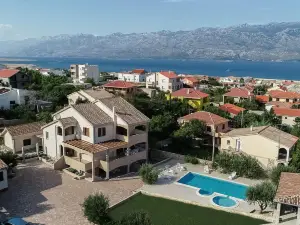 茲拉特尼德沃裡別墅 Zadarvillas