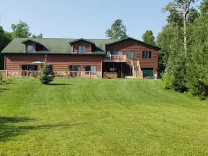 5-bedroom, 3.5 bath house on Lake Vermilion with WiFi, AC. Enjoy your stay