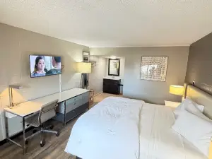 Deluxe Inn