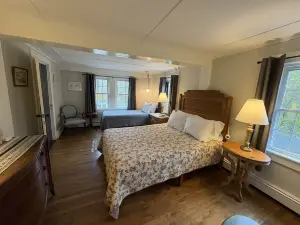 Hawks House Inn