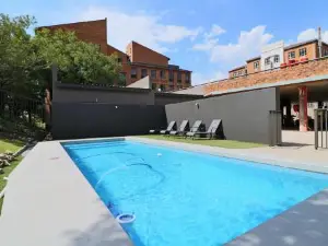 Lakeside Apartments