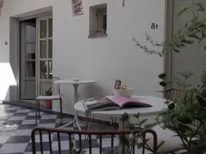 Endotera Chios Apartments