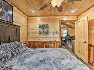 Cozy Broken Bow Cabin, Walk to the Lukfata Creek!