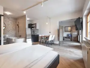 SISTERS Haus Hotel Garni