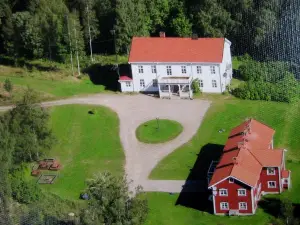 A Grand Getaway for Family and Friends