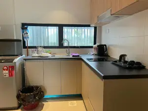 Roxy Sematan Apartment Room C211