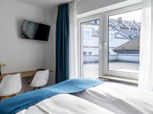Hotel 83