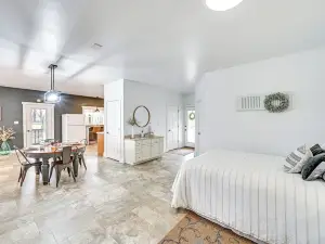 Shipshewana Guest House with Fire Pit!