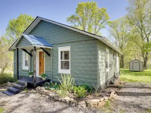 Mid-Century Modern Fayetteville Home Close to Town