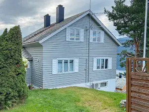 6 person holiday home in Utvik