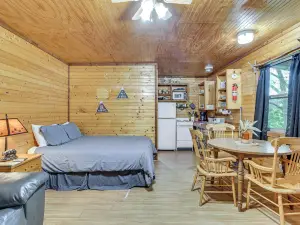 1/2 Mile to Turner Falls: 'Cedar Falls Cabin 5'