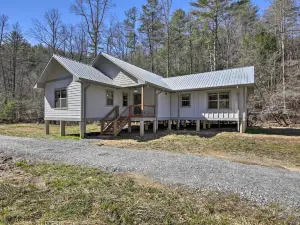 Airy Ellijay Home w/ Spacious Creekside Deck!