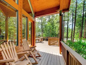 Wraparound Deck + Large Yard: Pinetop Home!