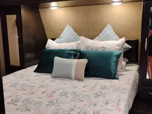 The Book is a Cozy RV in Serene Bokeelia with AC
