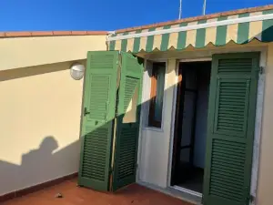 Mistral Holidays - Confortevole Camera Matrimoniale Con Terrazza a 500 mt Dal Mare