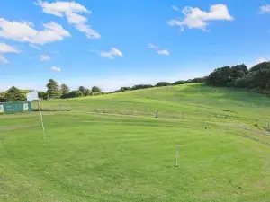 Logans Beach Apartments - Greenviews