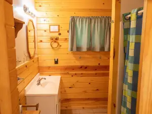 Webb Lake, Hackensack, Northern MN - 3 Bedroom, Sleeps 6 - Cabin #6 Blue Water