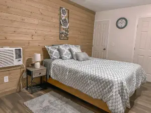 Nature's Cedar Creek Getaway