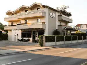 Hotel Holiday