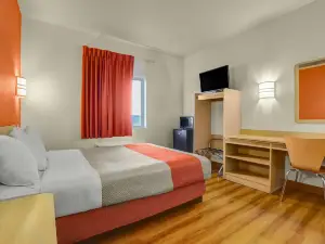 Howard Johnson by Wyndham Lemoore