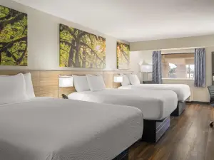 Days Inn & Suites by Wyndham Byram