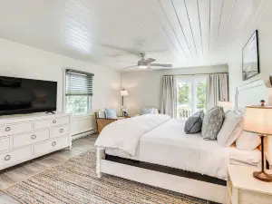Pet-Friendly Buxton Home w/ Balcony, 2 Mi to Beach