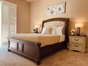 Spacious 4-bedroom house with pool and spa in north Fresno