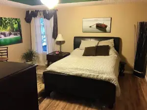 Bryant Home - Very Roomy, 3 Bedroom, 2 Bath Home