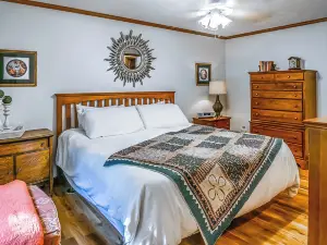 Dock! Riverfront Angler's Oasis in Elizabethton