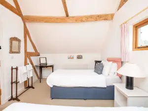Troilus Barn in Warwick