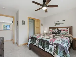 Fairway Views, Near Mille Lacs, Private Deck 3 Bedroom Home