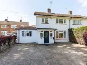 Findon House- Stylish & Spacious 3Br 10Mins Close to Airport