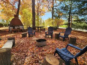 Romantic Cozy (Heated/AC) Clean Cabin Near Ohio Side Pymatuning Lake