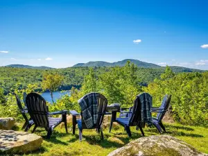 Lakeview & Ski -HotTub!FirePit! Theatre CloseToSki! Dog Friendly! Sleeps 12
