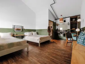 Mellow Moon Lodge