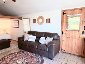 Open Concept Cabin for 2 - Near Ark Encounter!