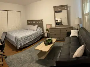 “The cottage” 2 bedrooms cozy and private home