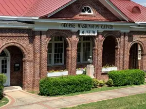 K's Cozy 3-bedroom home in welcoming Tuskegee